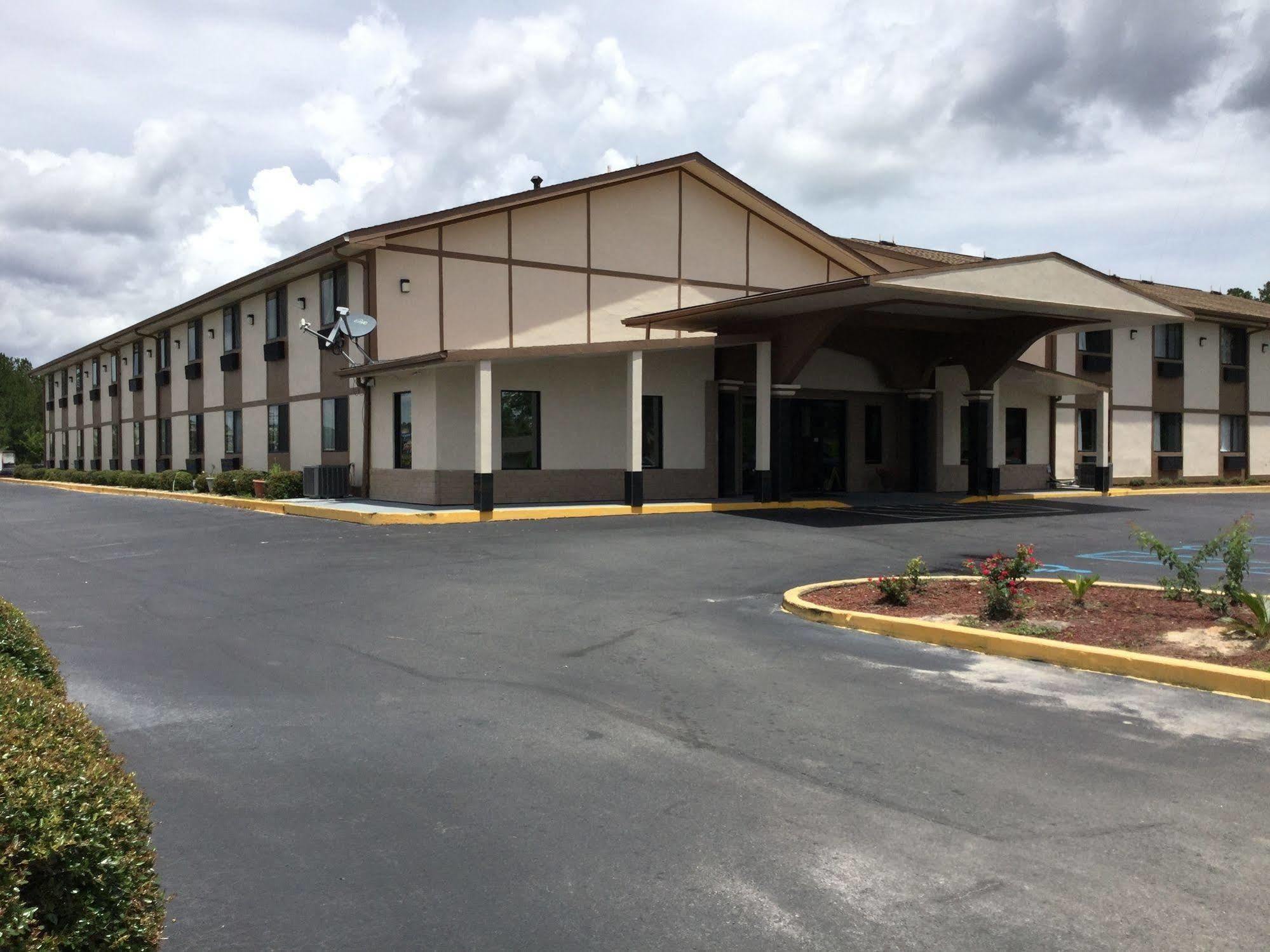 Super 8 By Wyndham Waycross Ga Motel Kültér fotó